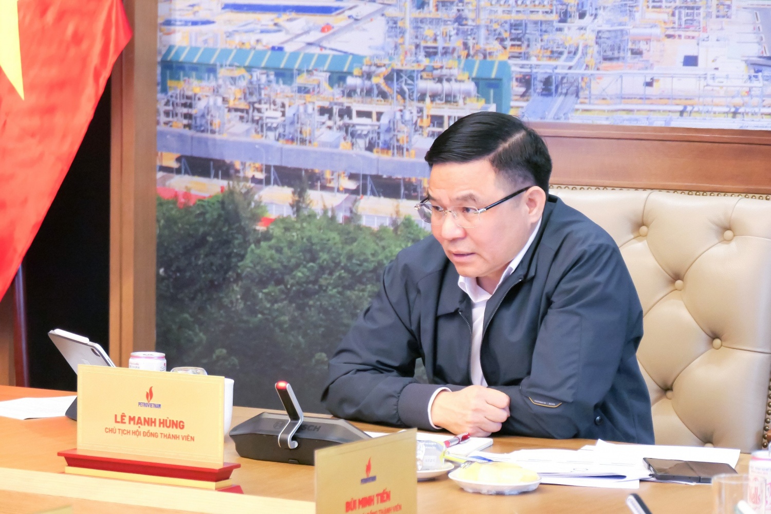 Petrovietnam tiếp tục bám sát các mục tiêu quản trị, nâng cao hiệu quả sản xuất kinh doanh năm 2024 Petrovietnam tiếp tục bám sát các mục tiêu quản trị, nâng cao hiệu quả sản xuất kinh doanh năm 2024