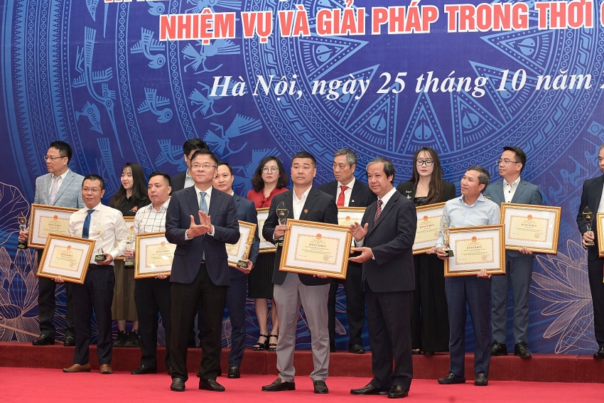 Petrovietnam vinh dự được nhận Bằng khen trong công tác xã hội hóa, vì sự nghiệp ngành Giáo dục