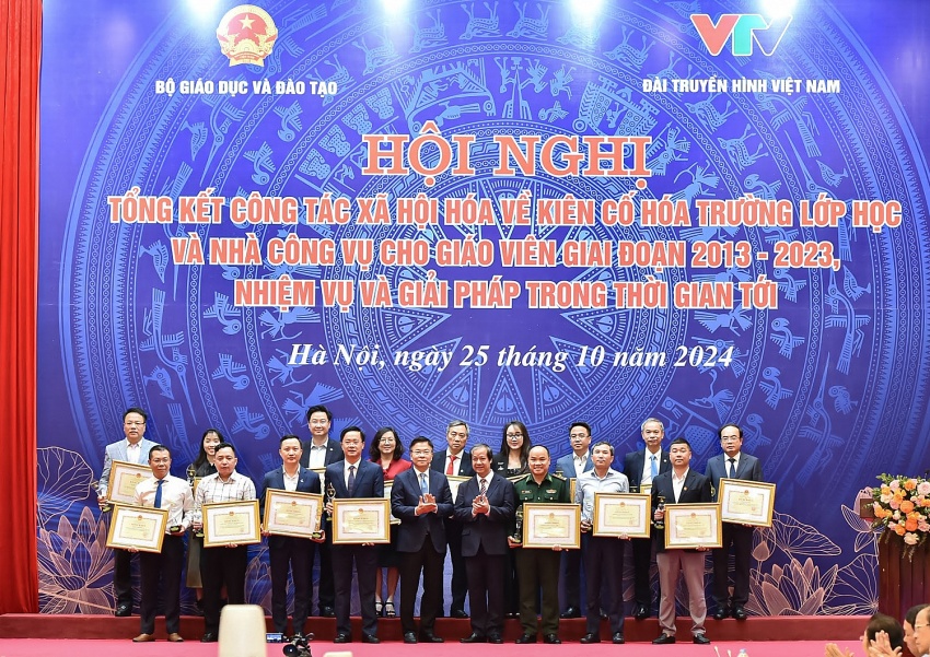 Petrovietnam vinh dự được nhận Bằng khen trong công tác xã hội hóa, vì sự nghiệp ngành Giáo dục