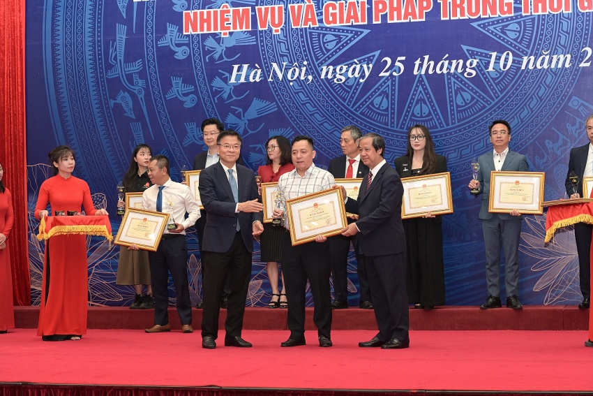 Petrovietnam vinh dự được nhận Bằng khen trong công tác xã hội hóa, vì sự nghiệp ngành Giáo dục