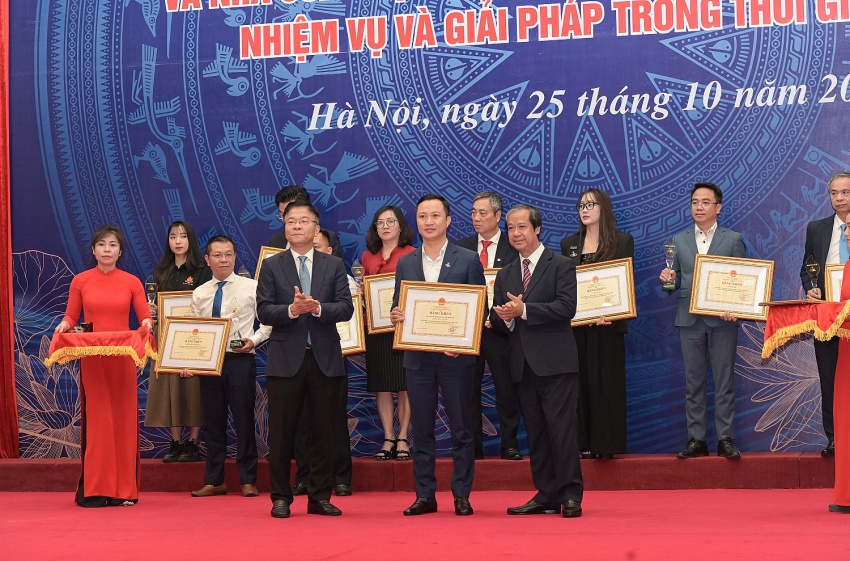 Petrovietnam vinh dự được nhận Bằng khen trong công tác xã hội hóa, vì sự nghiệp ngành Giáo dục