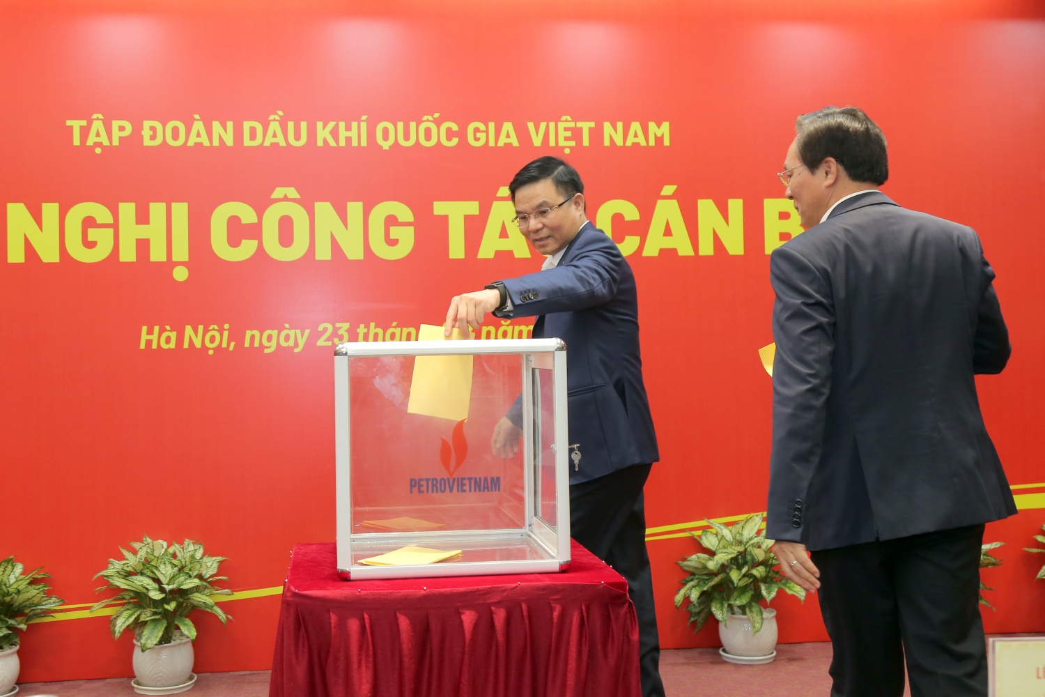 Petrovietnam tổ chức Hội nghị công tác cán bộ giới thiệu nhân sự bổ nhiệm Tổng Giám đốc Tập đoàn Petrovietnam tổ chức Hội nghị công tác cán bộ giới thiệu nhân sự bổ nhiệm Tổng Giám đốc Tập đoàn