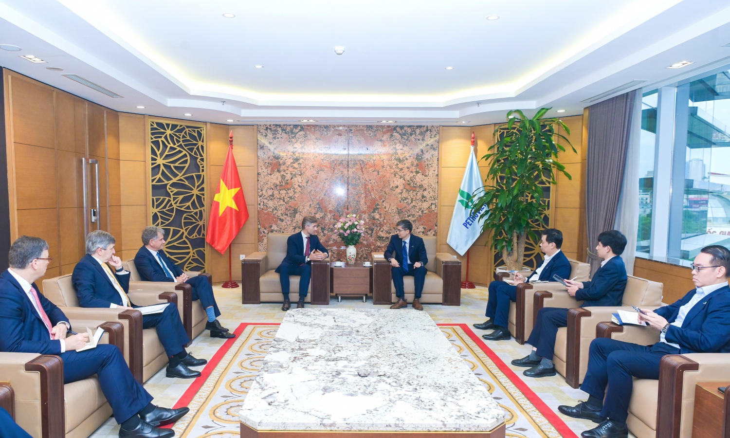 Toàn cảnh buổi làm việc.
