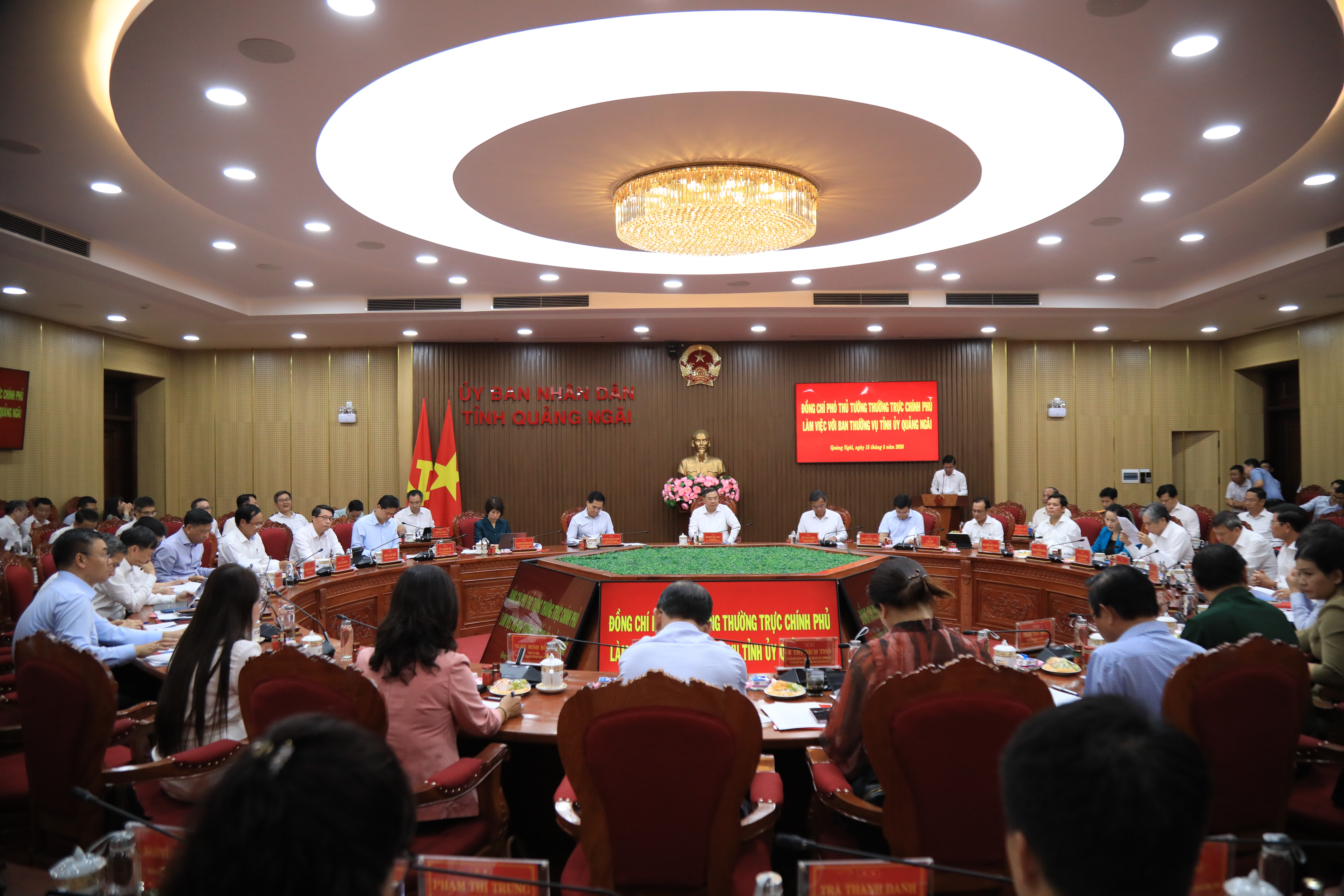 Toàn cảnh buổi làm việc.